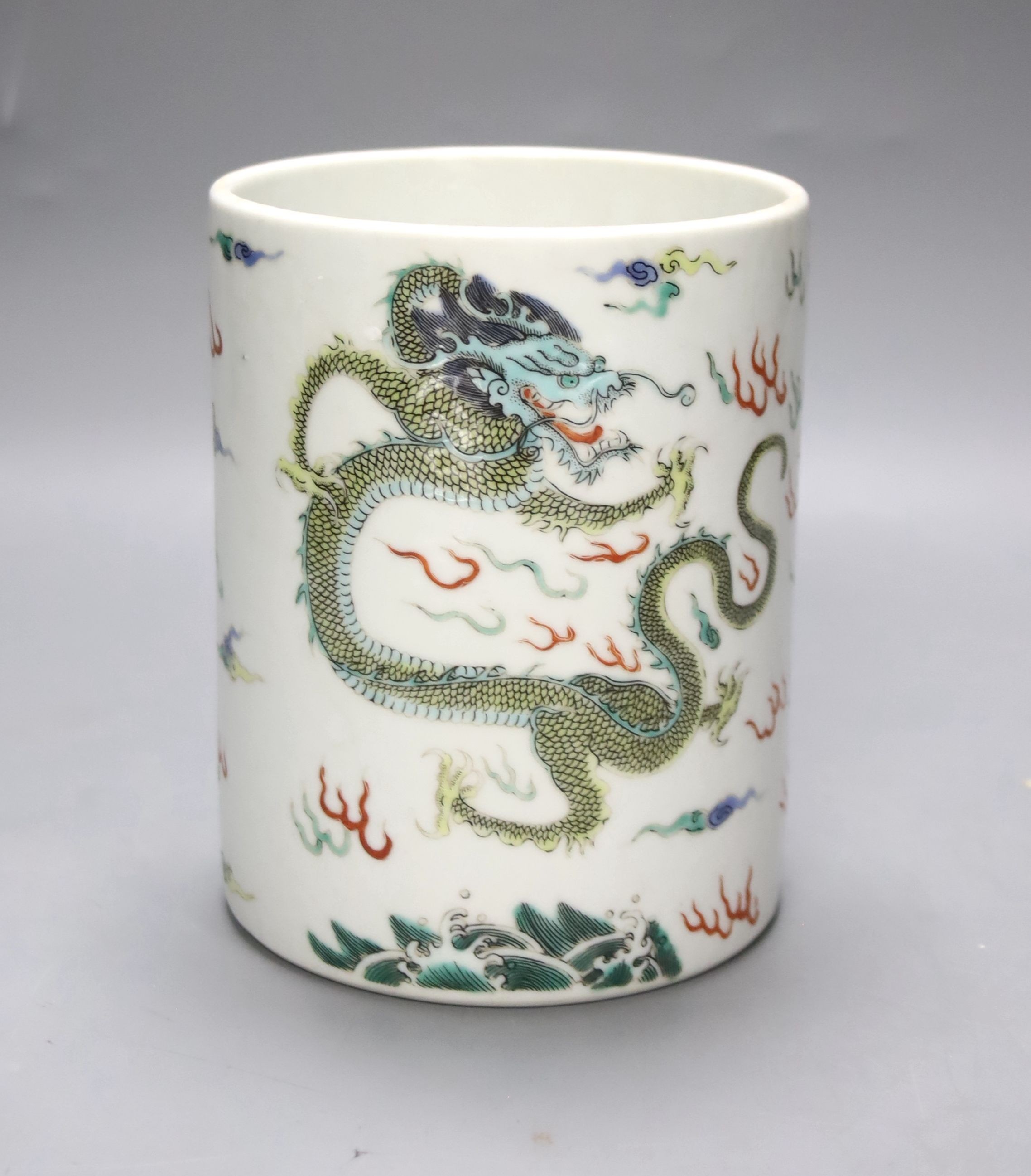 A Chinese famille verte dragon brushpot 14cm